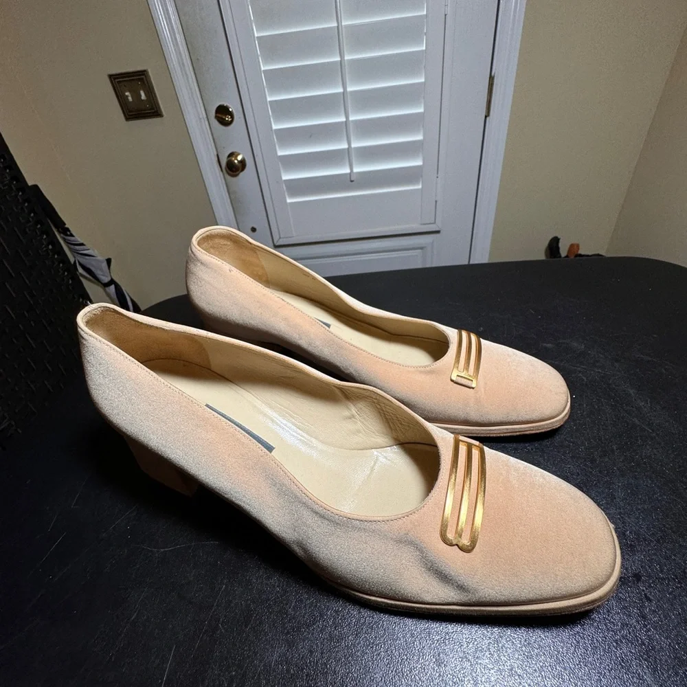 Bally Switzerland Pandar block heel pump round toe gold accent size 9